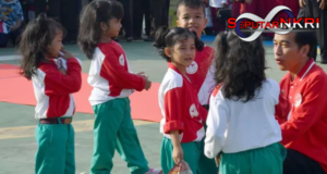 Jokowi Ingatkan Anak Mestinya Tidak Selalu Belajar Di Dalam Ruangan